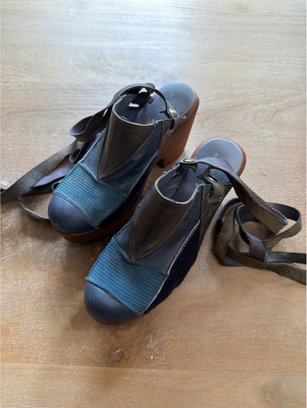 Free People Into The Patchwork Clog Heels Blue EUC W/ Straps Size 38/US size 8